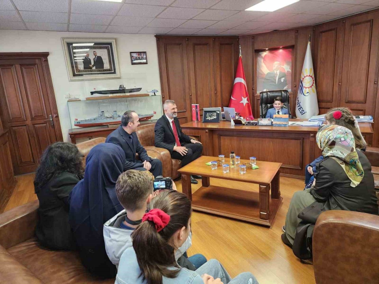 Başkan Sezer, koltuğunu Melih’e devretti