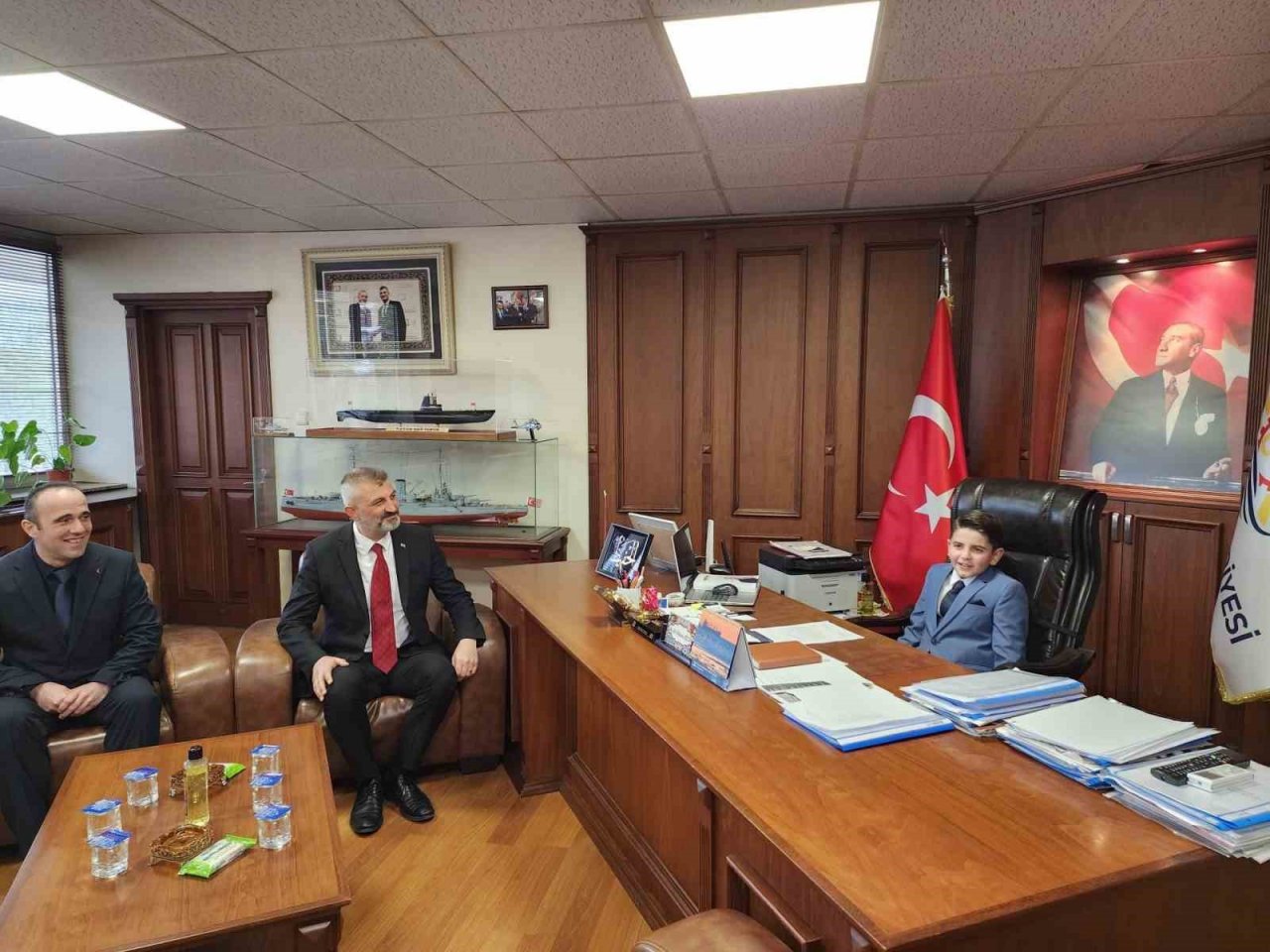 Başkan Sezer, koltuğunu Melih’e devretti