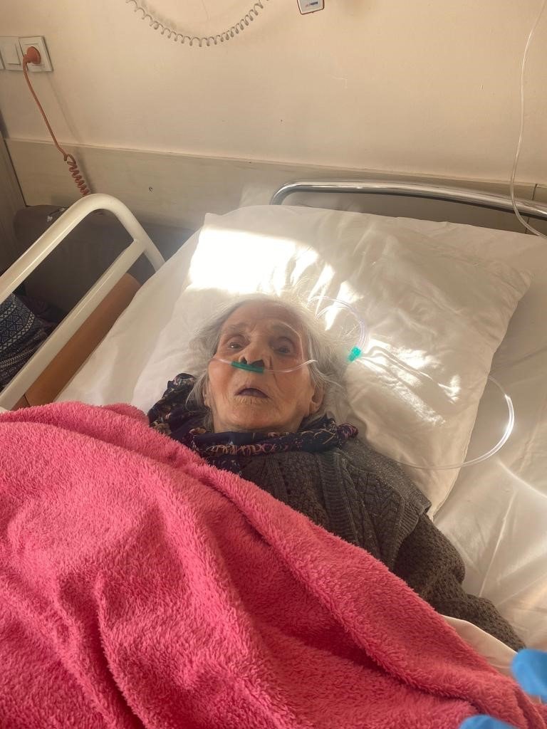 Ankara’da iki ay önce darp edildiği öne sürülen yaşlı kadın hastanede öldü