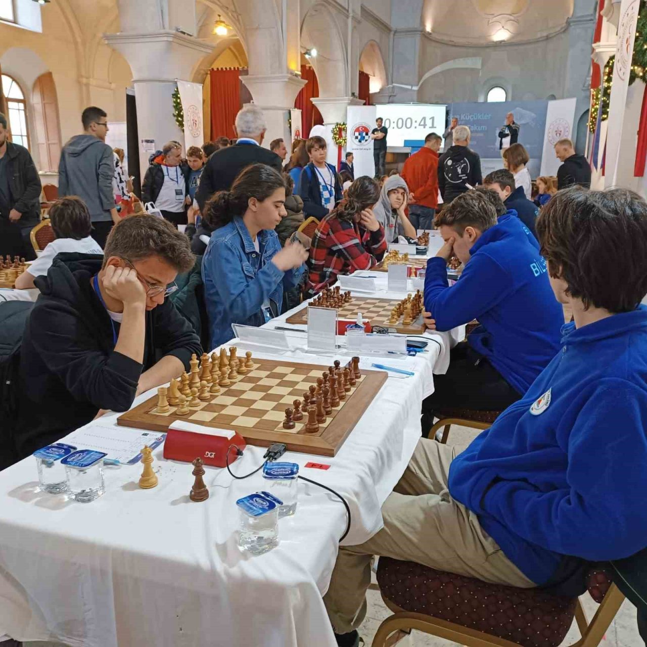 Afyonkarahisarlı sporculardan satranç turnuvasında büyük başarı