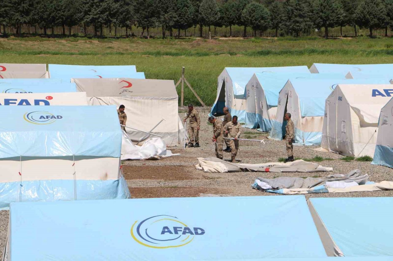 Diyarbakır’daki çadır kentin bir kısmı kaldırıldı