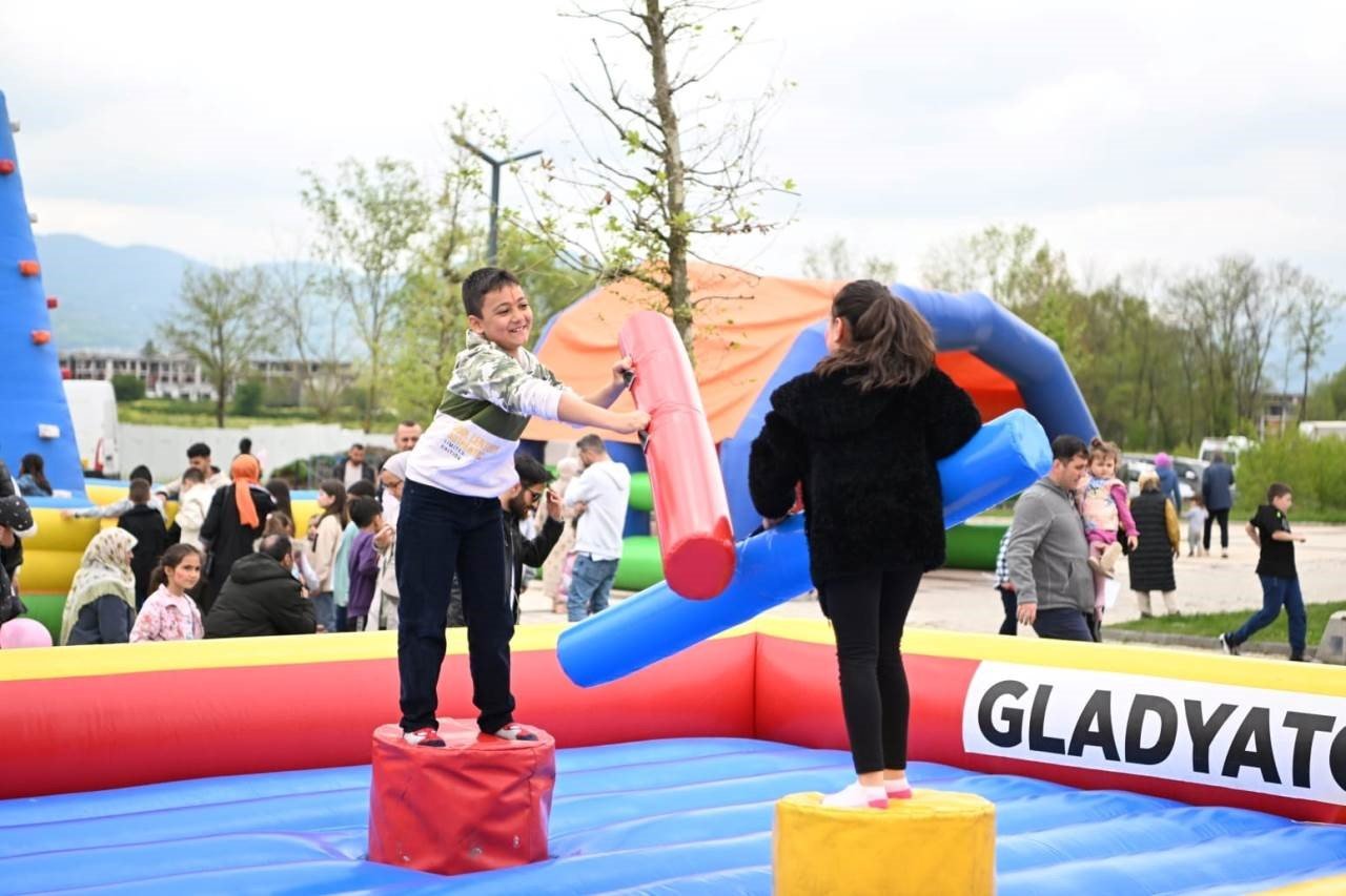 Kartepe’de çocuklar doyasıya eğlendi
