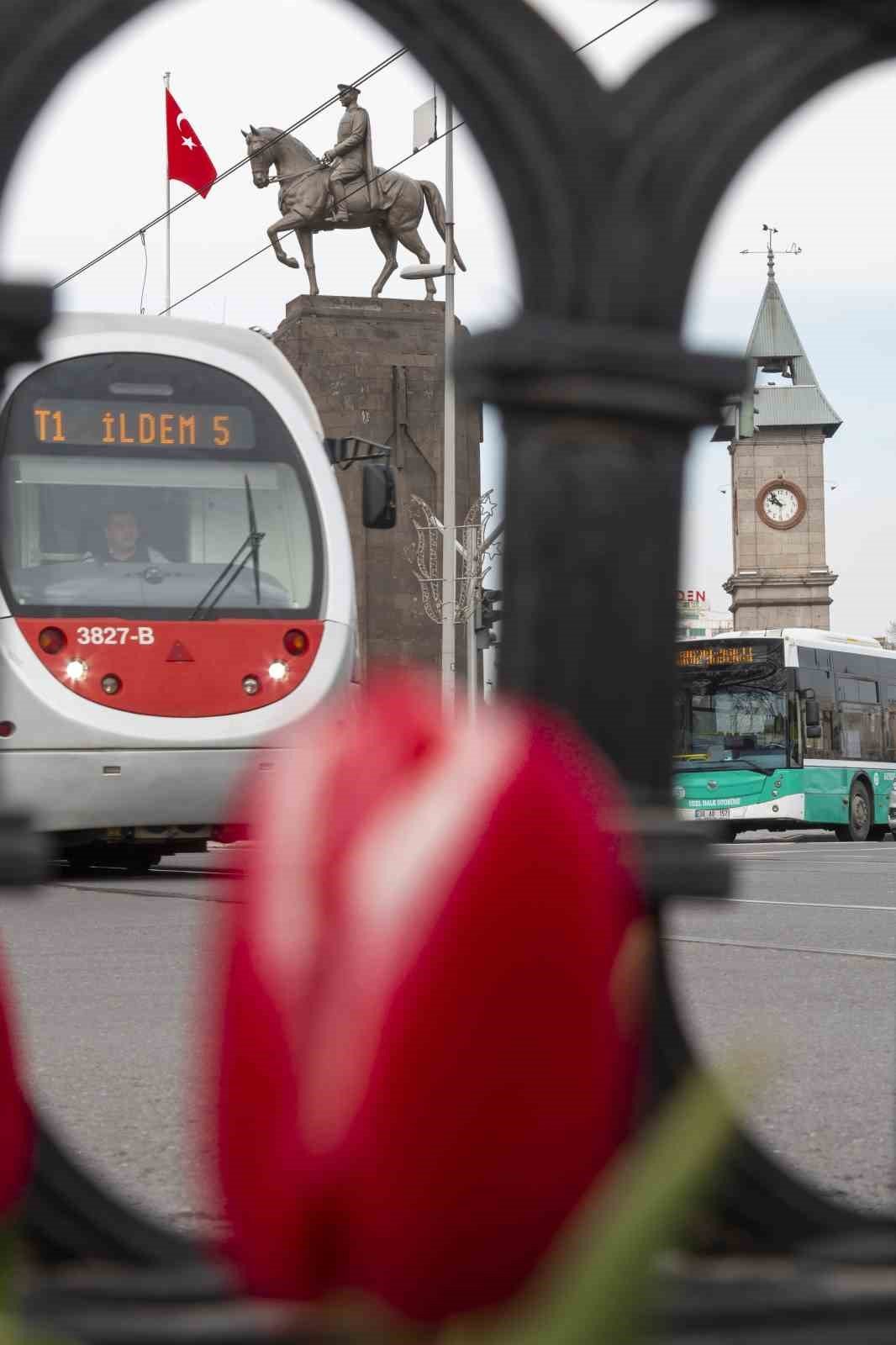 Büyükşehir, bayramda 236 bin vatandaşa tramvayla ücretsiz ulaşım hizmeti sağladı