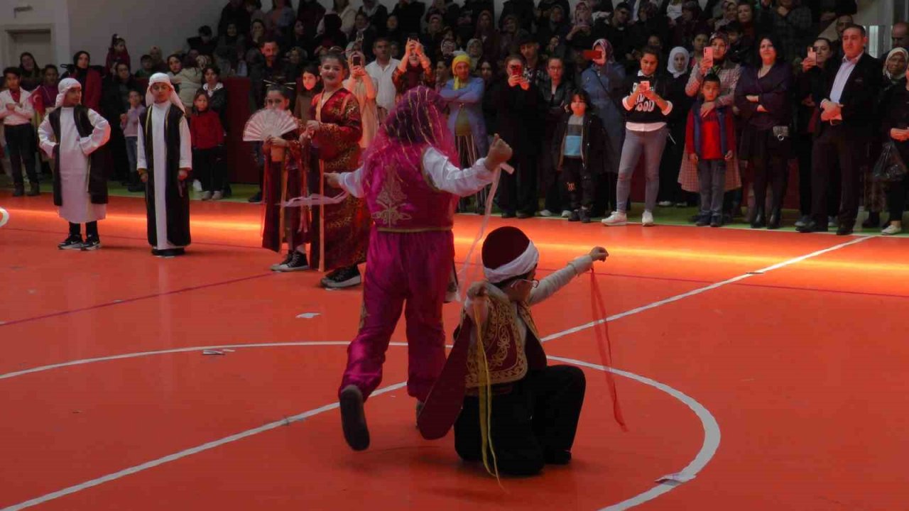 Minikler 23 Nisan’da depremzedeleri andı