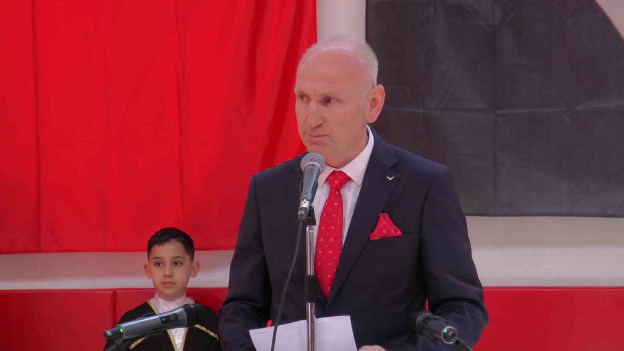 Minikler 23 Nisan’da depremzedeleri andı