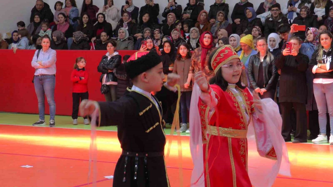 Minikler 23 Nisan’da depremzedeleri andı