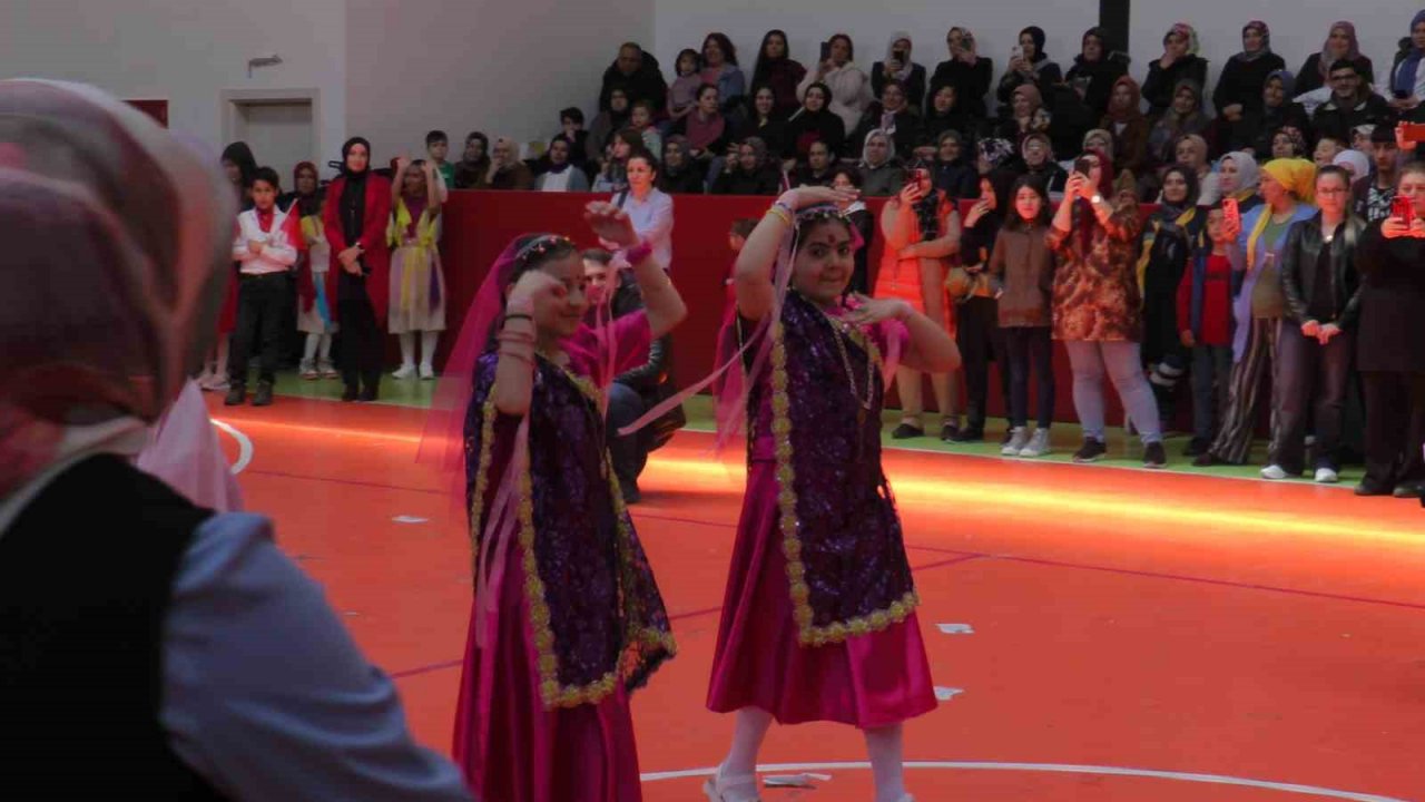 Minikler 23 Nisan’da depremzedeleri andı