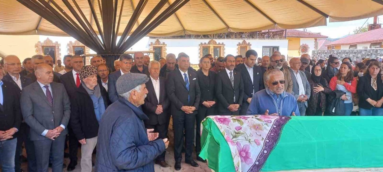 Kılıçdaroğlu’nun halası son yolculuğuna uğurlandı
