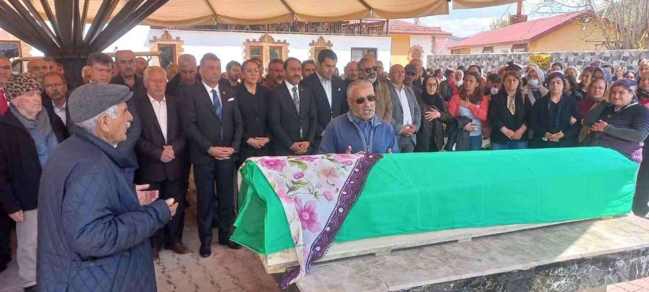 Kılıçdaroğlu’nun halası son yolculuğuna uğurlandı
