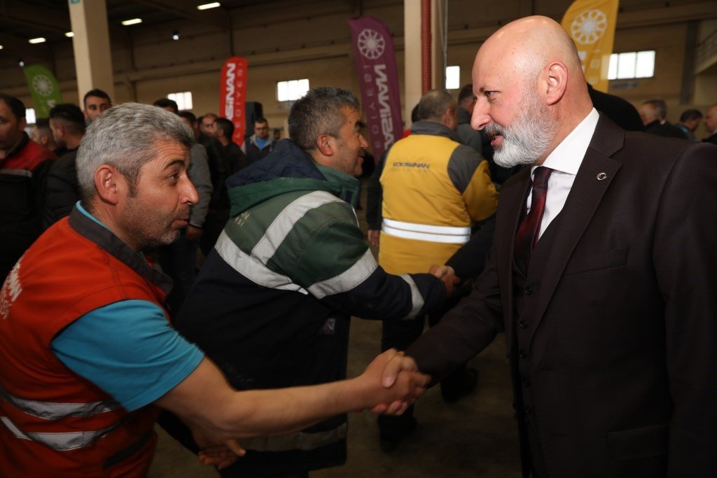 Başkan Çolakbayrakdar, mesai arkadaşlarıyla bayramlaştı