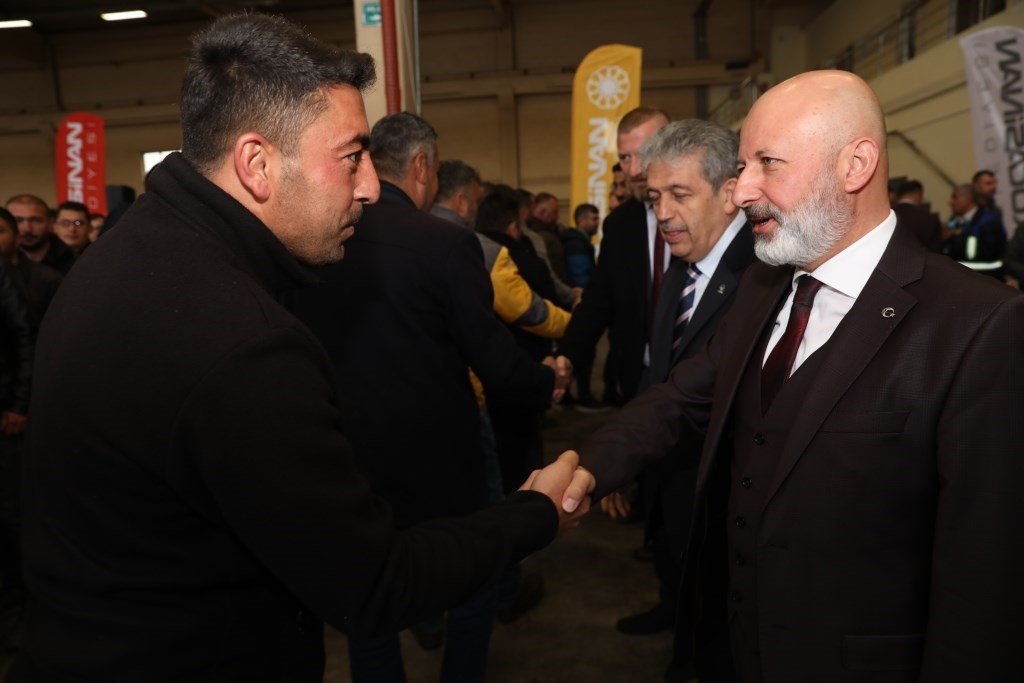 Başkan Çolakbayrakdar, mesai arkadaşlarıyla bayramlaştı