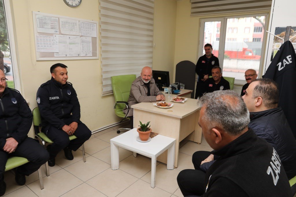 Başkan Çolakbayrakdar, mesai arkadaşlarıyla bayramlaştı