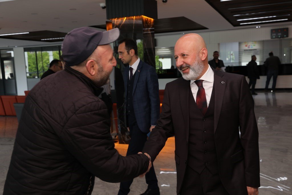 Başkan Çolakbayrakdar, mesai arkadaşlarıyla bayramlaştı