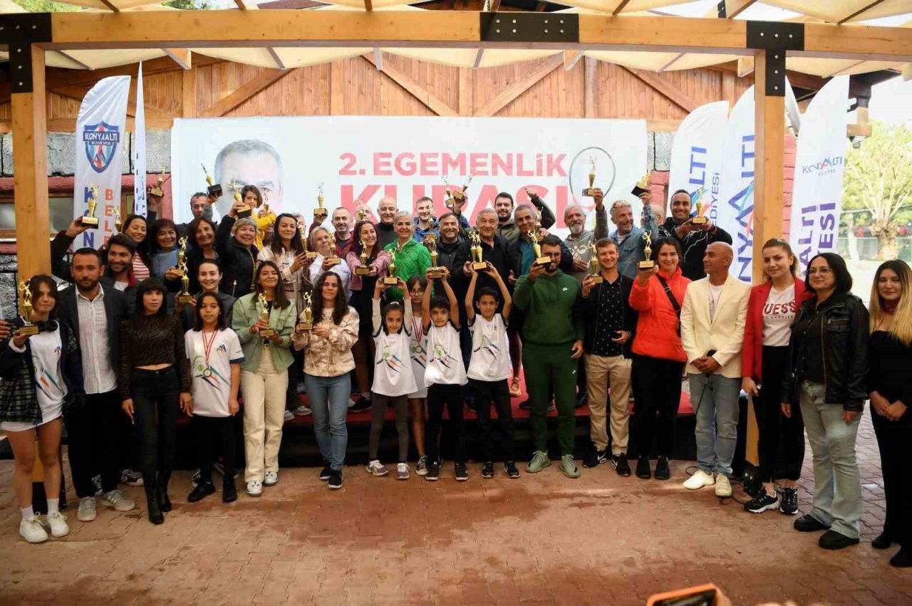 Egemenlik Turnuvasında ödül töreni