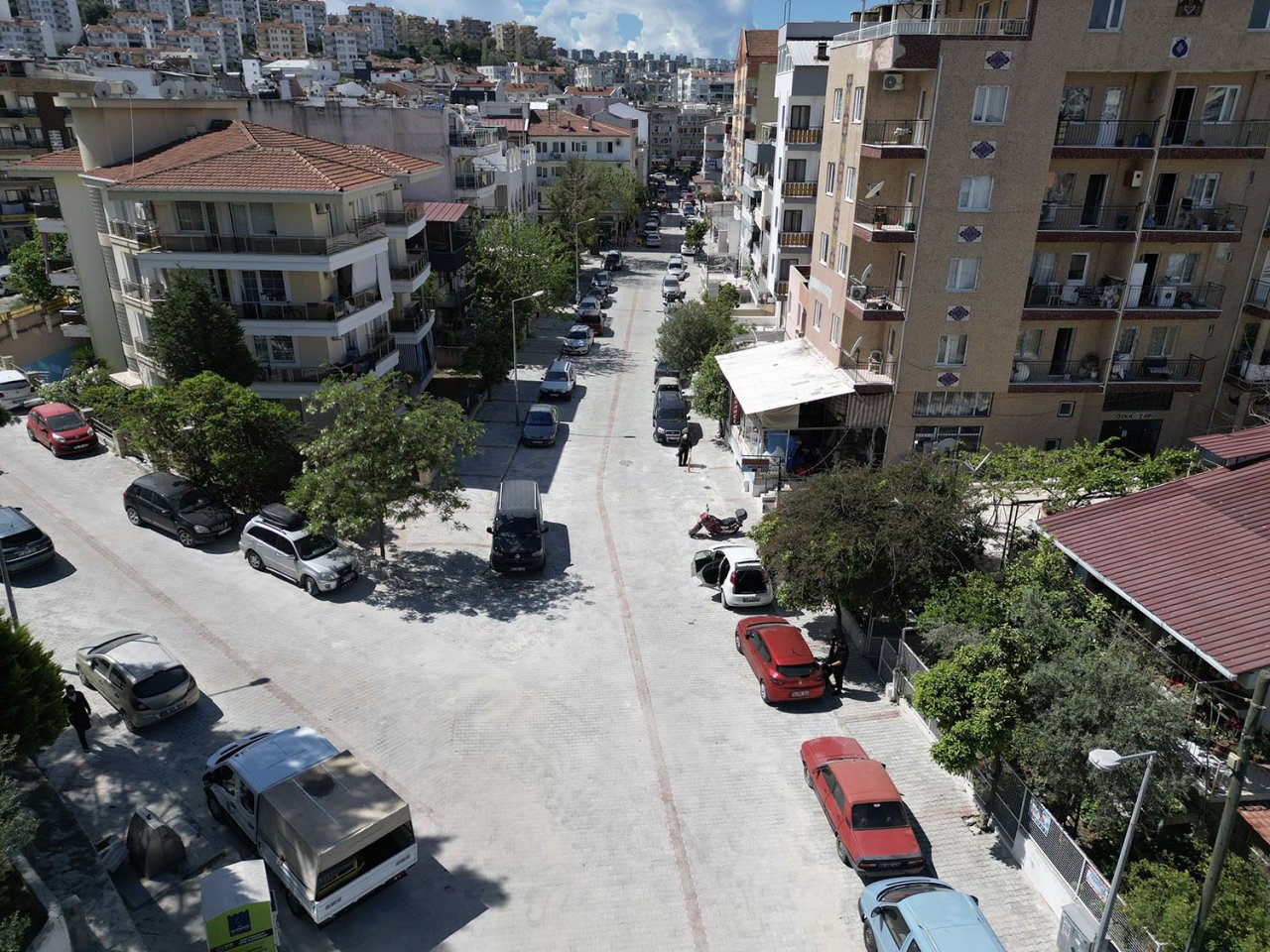 Kuşadası’nda yol çalışmaları devam ediyor