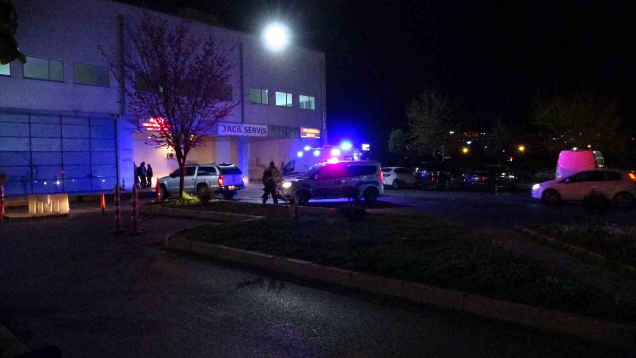 Kadınların saç baş yolduran kavgasında bıçaklanan polis memuru yaralandı