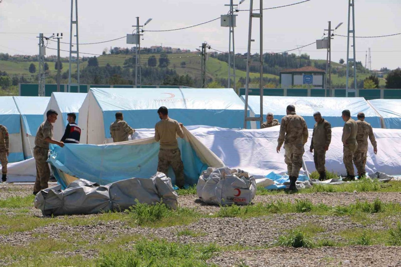 Diyarbakır’daki çadır kentin bir kısmı kaldırıldı