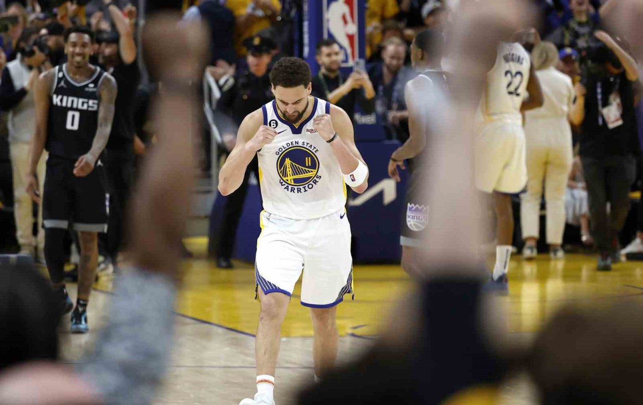 Golden State, Sacramento’yu yenerek seride durumu 2-2 yaptı