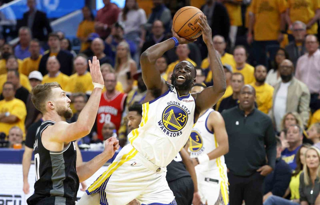 Golden State, Sacramento’yu yenerek seride durumu 2-2 yaptı