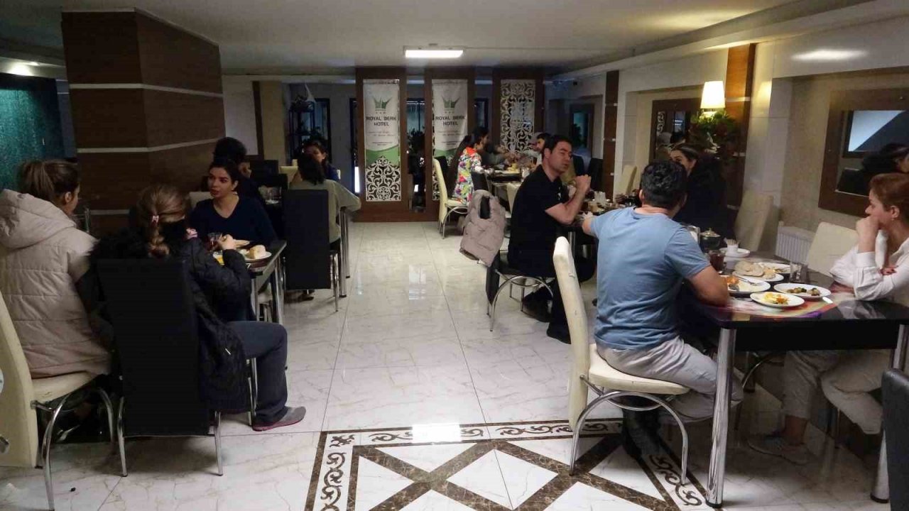 İranlı turistleri ağırlayan Van’da esnaf çifte bayram yaşadı