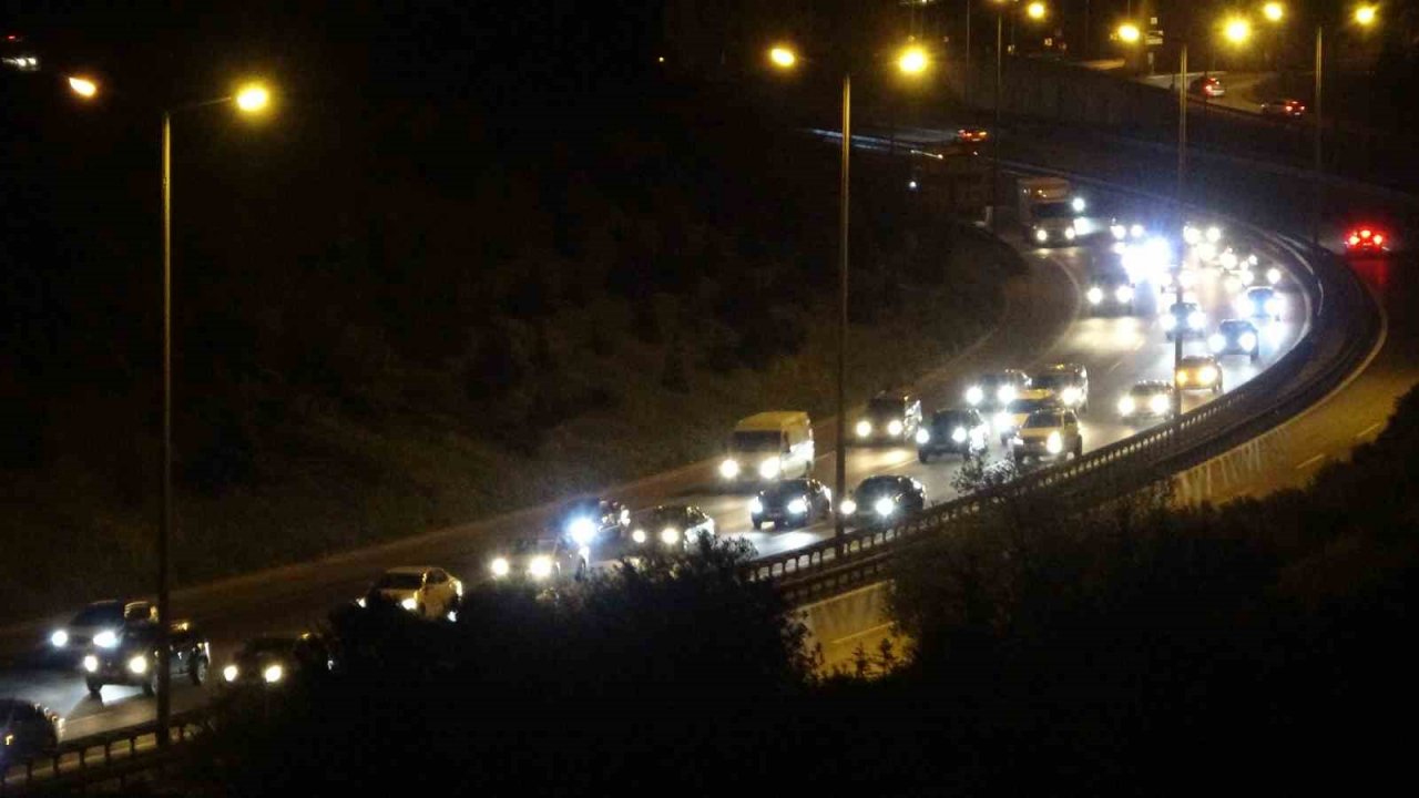 TEM Otoyolu’nun Kocaeli geçişine bayram trafiği yoğunluğu