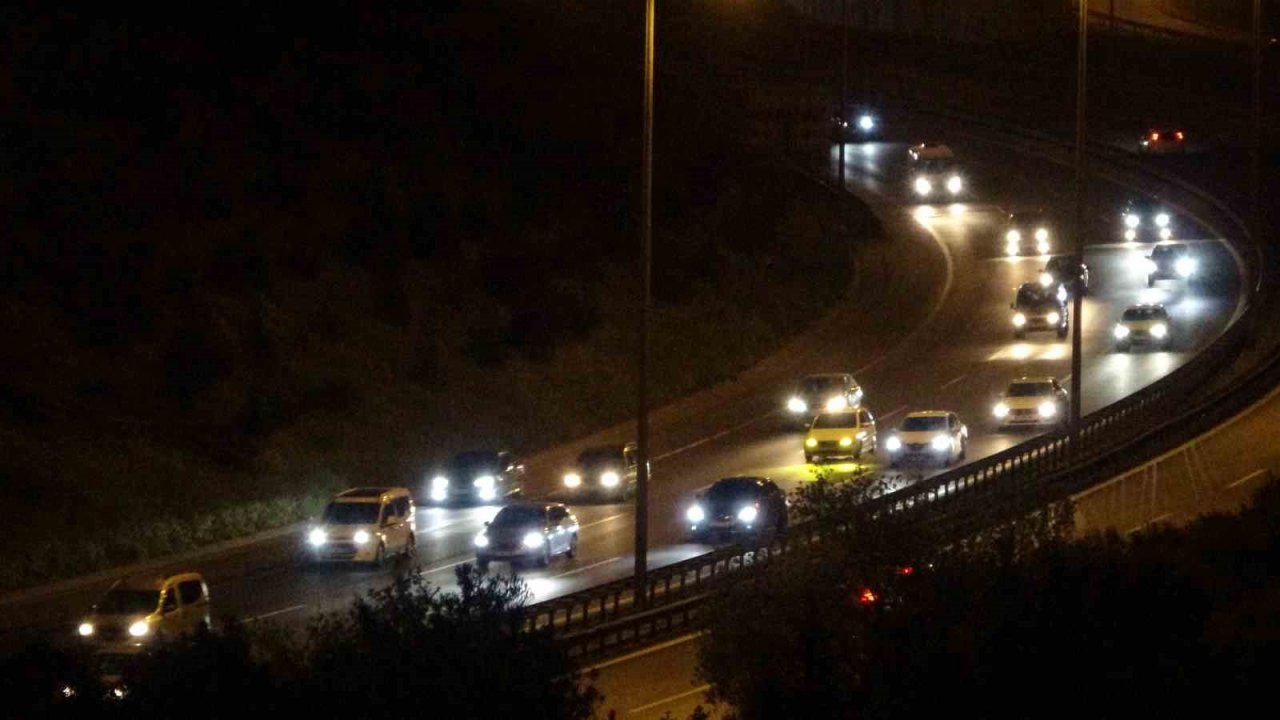 TEM Otoyolu’nun Kocaeli geçişine bayram trafiği yoğunluğu