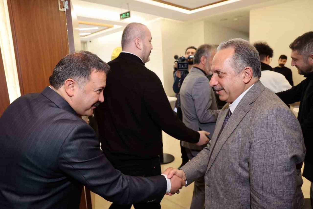 Başkan Yalçın personelle bayramlaştı: “Sizlerin sayesinde Talas Belediyesi konuşuluyor”