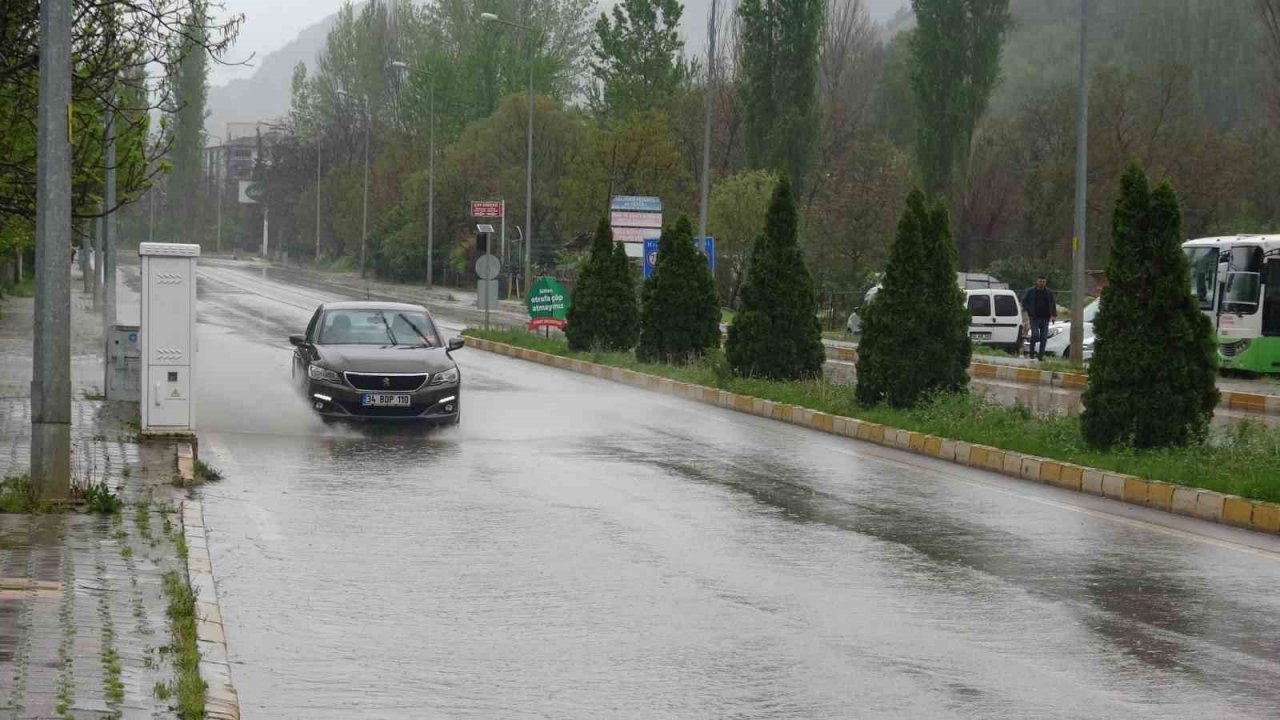 Tokat’ta sağanak yağış etkili oldu