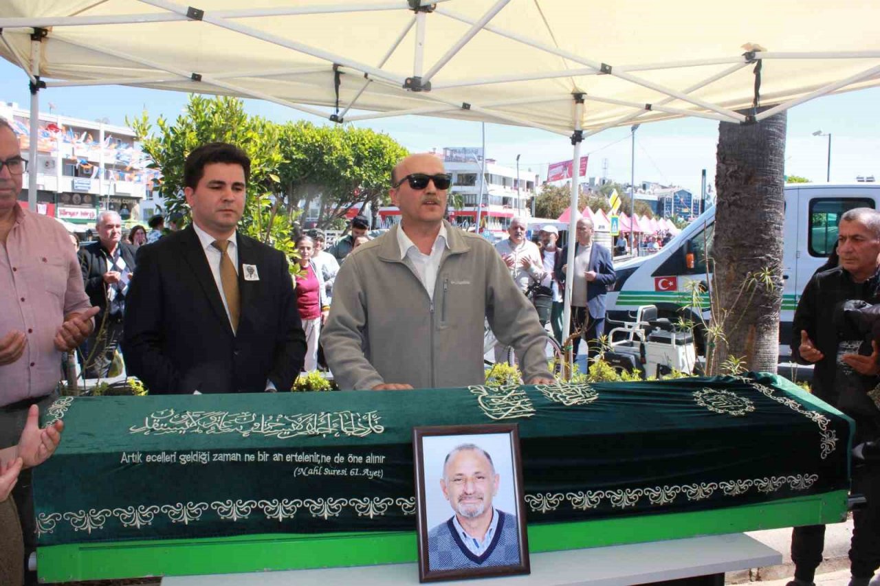 Trafik kazasında hayatını kaybeden doktor, son yolculuğuna uğurlandı