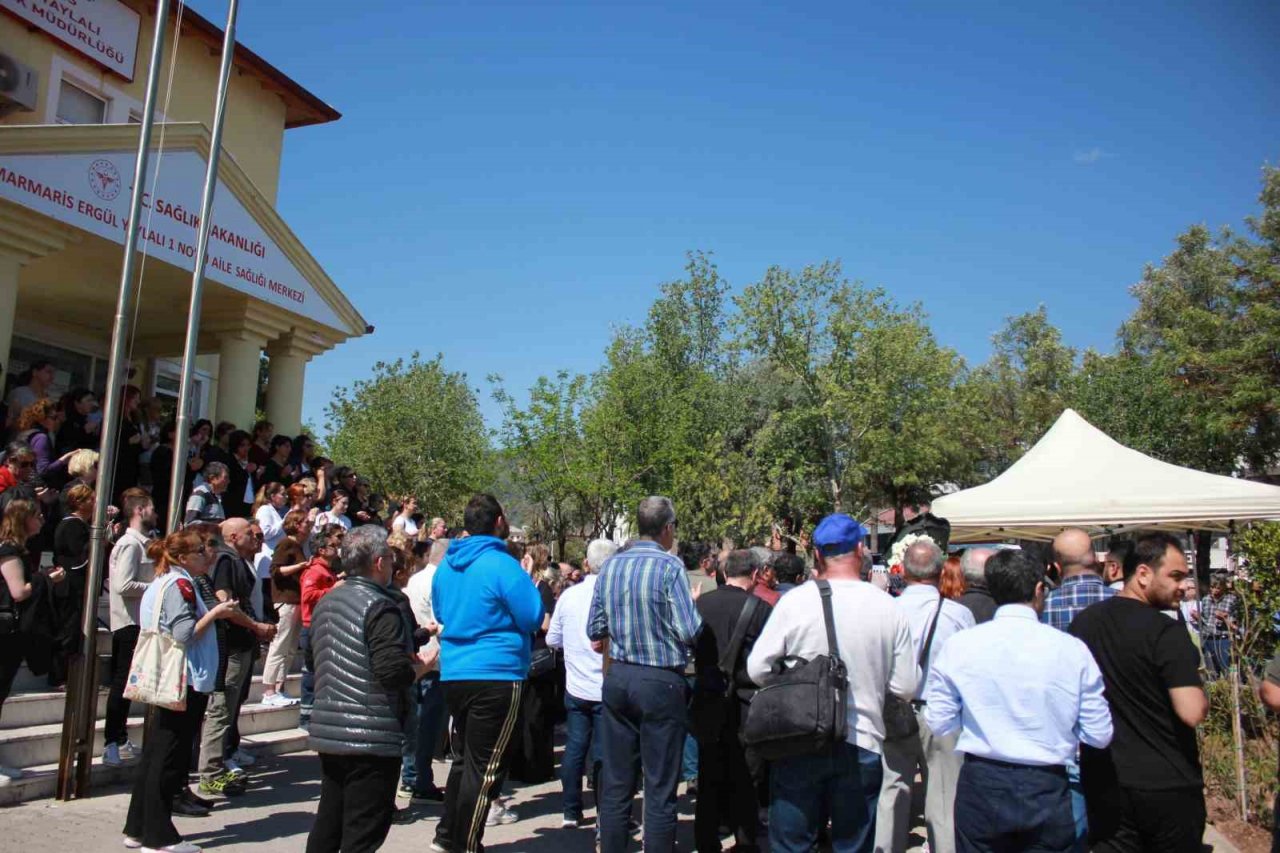Trafik kazasında hayatını kaybeden doktor, son yolculuğuna uğurlandı