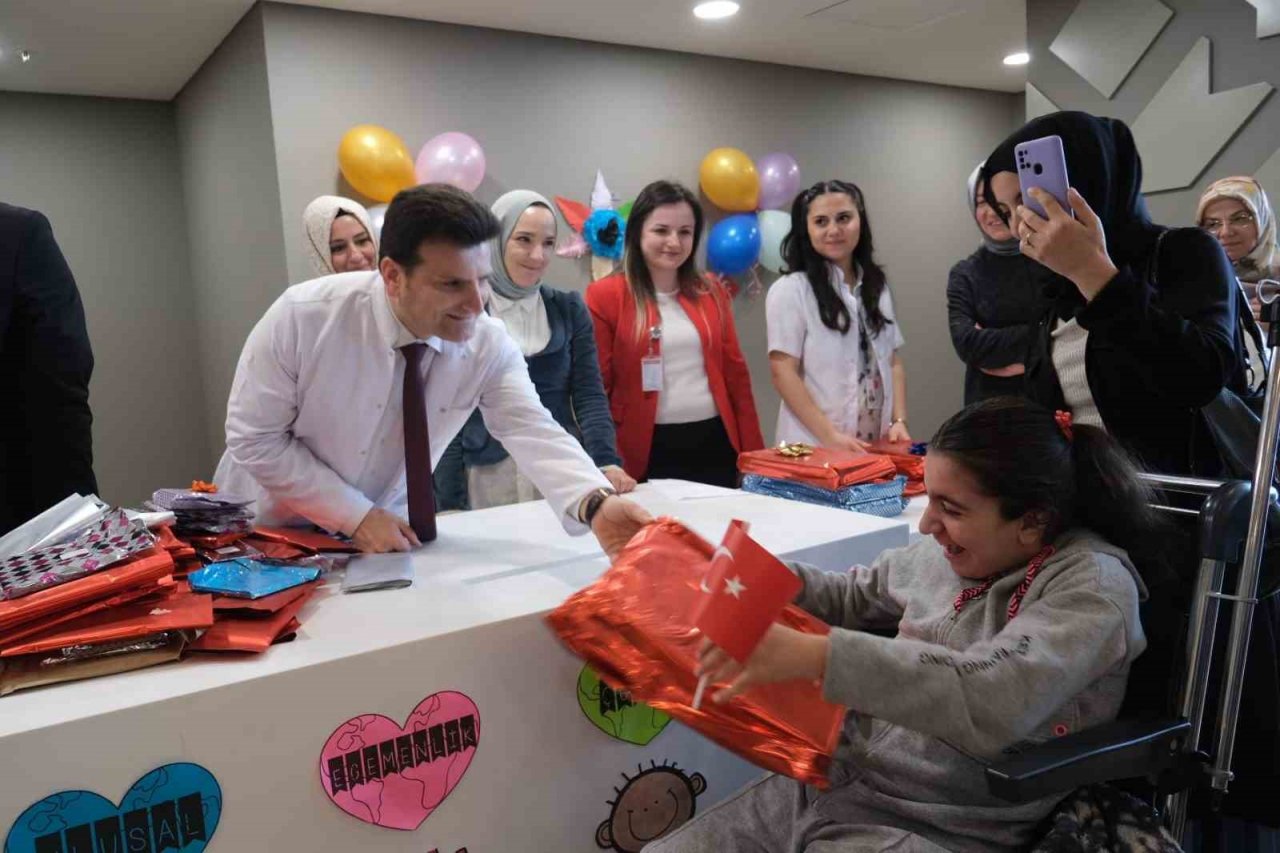 Çam ve Sakura Şehir Hastanesi’nde "23 Nisan" coşkusu