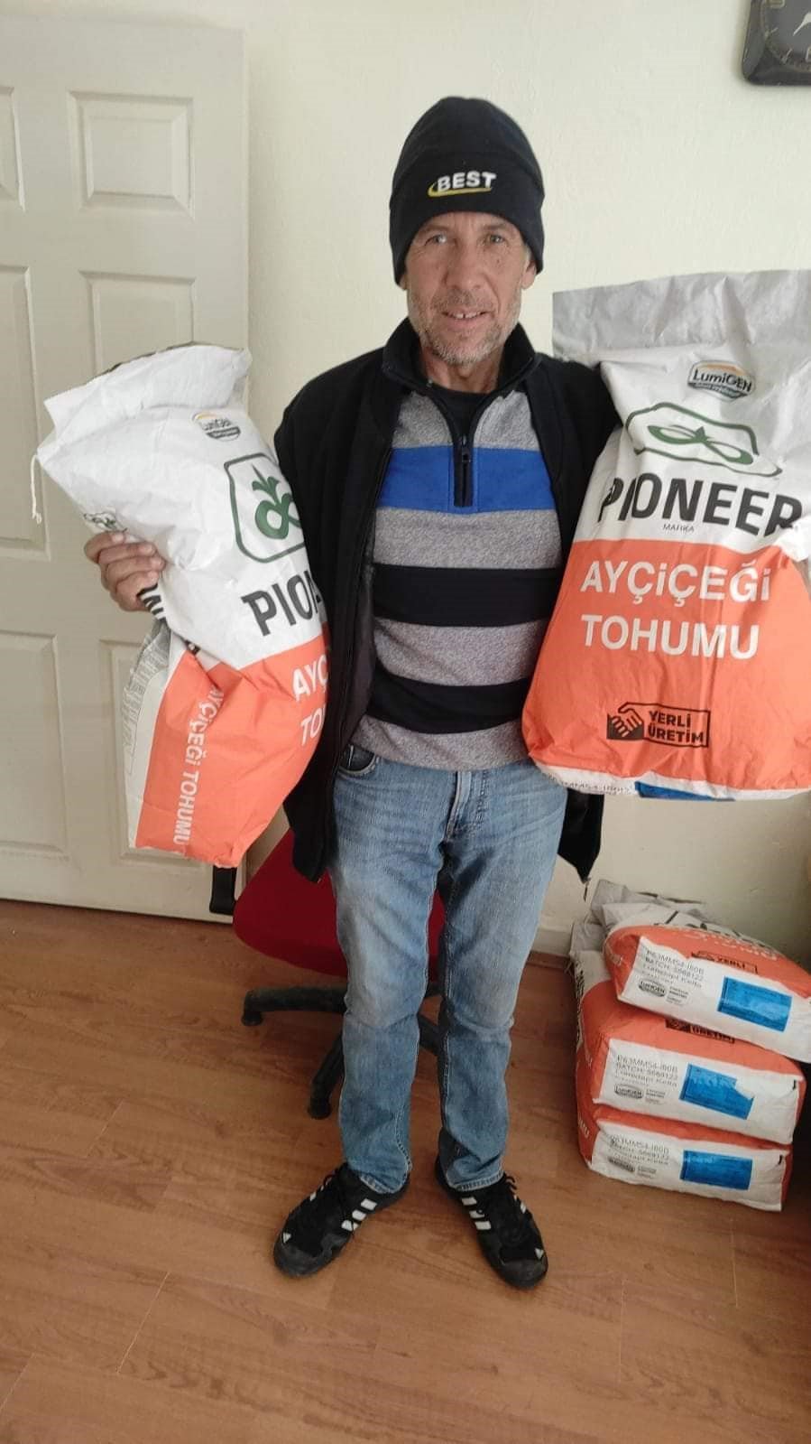 Çiftçilere yüzde 75 hibe destekli 500 kilogram ayçiçeği tohumu dağıtıldı