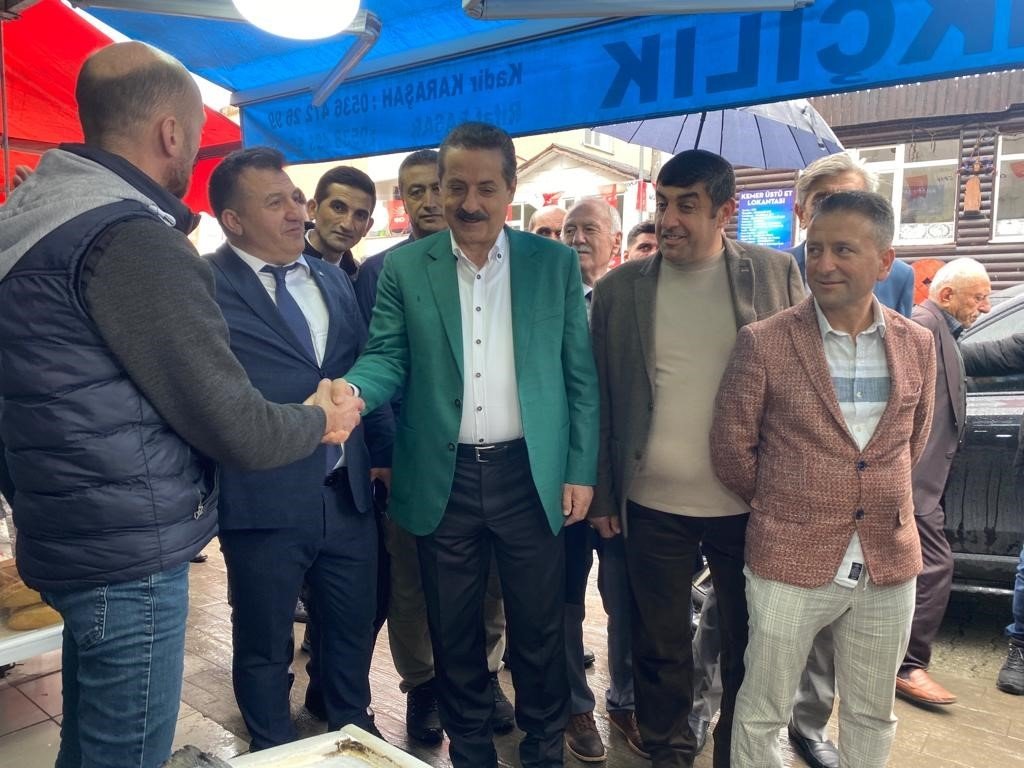 AK Parti Artvin Milletvekili adayı Faruk Çelik: "Kemalpaşa çayını marka yapacağız"