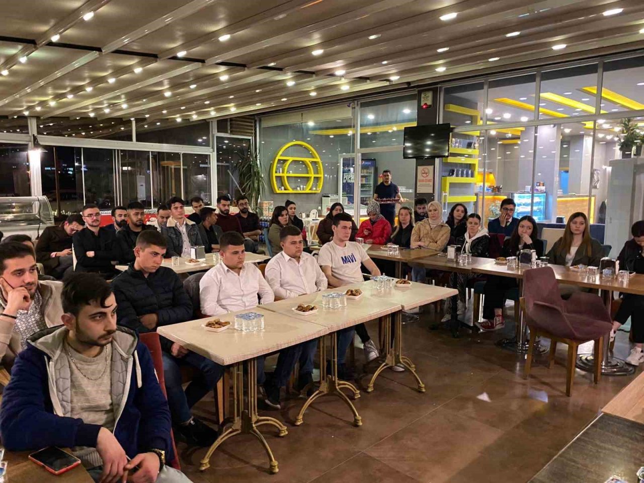 AK Parti Çine’de gençlerle buluştu