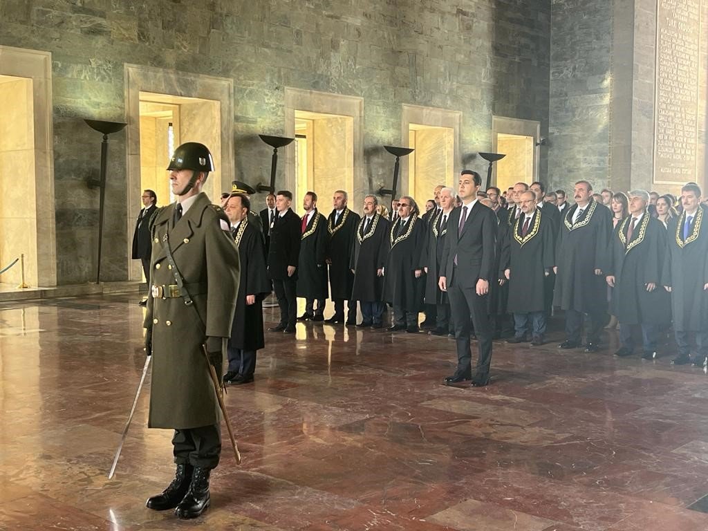 AYM Başkanı Arslan, Anıtkabir’i ziyaret etti