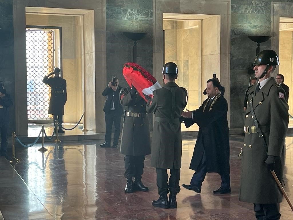 AYM Başkanı Arslan, Anıtkabir’i ziyaret etti