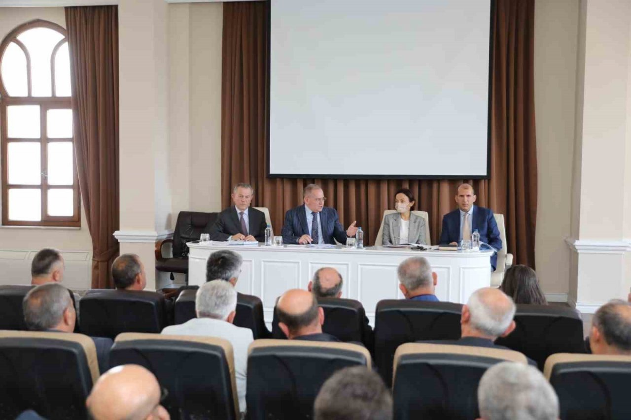 Başkan Demir’den muhtarlara: “Biz sizin için varız”