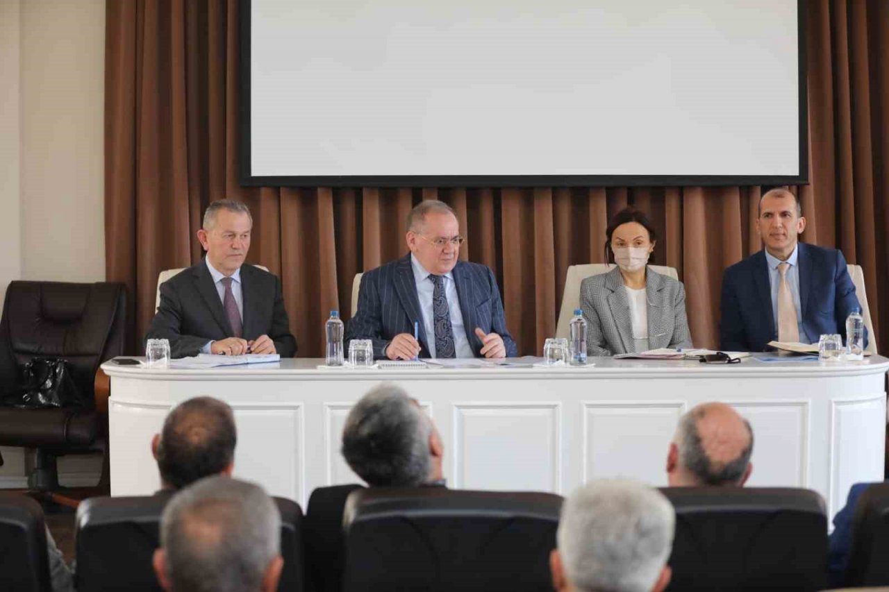 Başkan Demir’den muhtarlara: “Biz sizin için varız”