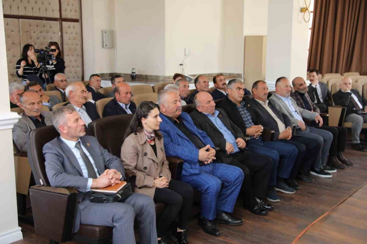 Başkan Demir’den muhtarlara: “Biz sizin için varız”