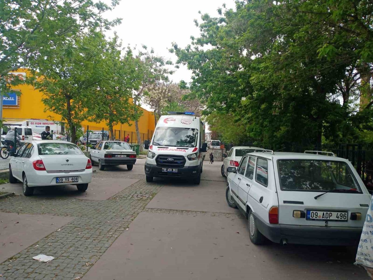 Parkta sızan 2 genç kadın ekipleri alarma geçirdi