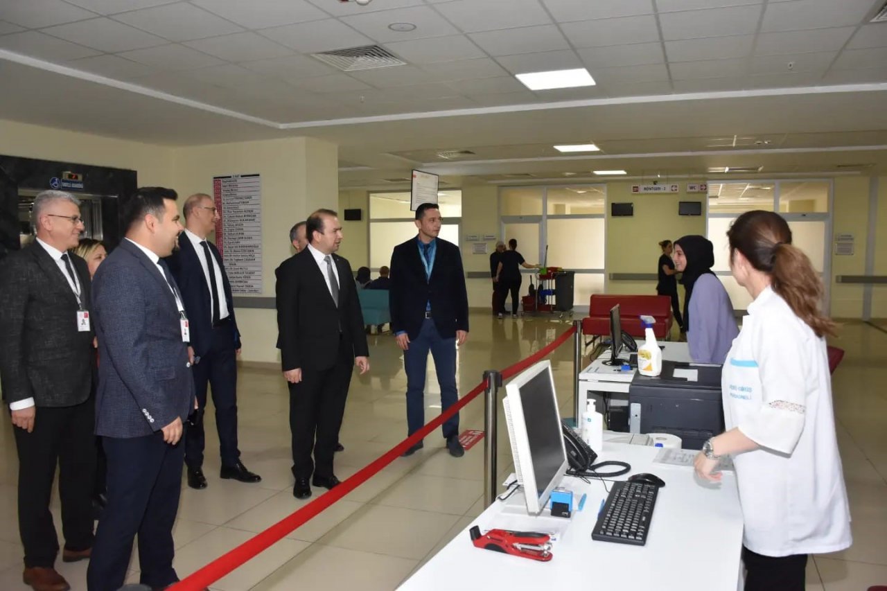 İl Sağlık Müdürü Şenkul, Ağız ve Diş Sağlığı Merkezi’ndeki çalışmaları yerinde inceledi