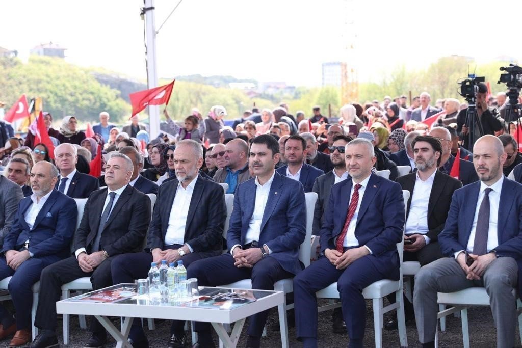 Bakan Kurum: "Bir tarafta Türkiye Yüzyılı diyenler var; diğer tarafta Türkiye’yi yüz yıl geriye götürmek isteyenler var"
