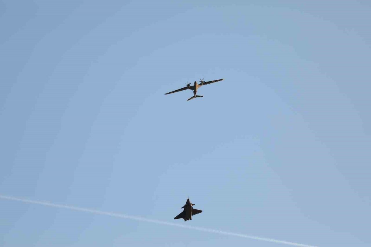 KIZILELMA uçuş testinde bir ilk: KIZILELMA VE AKINCI’dan kol uçuşu