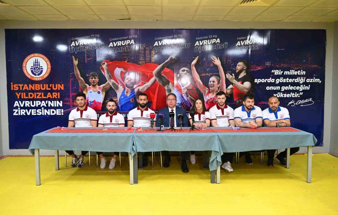 İBBSK Başkanı Fatih Keleş, Avrupa şampiyonalarında madalya alan sporcularla buluştu