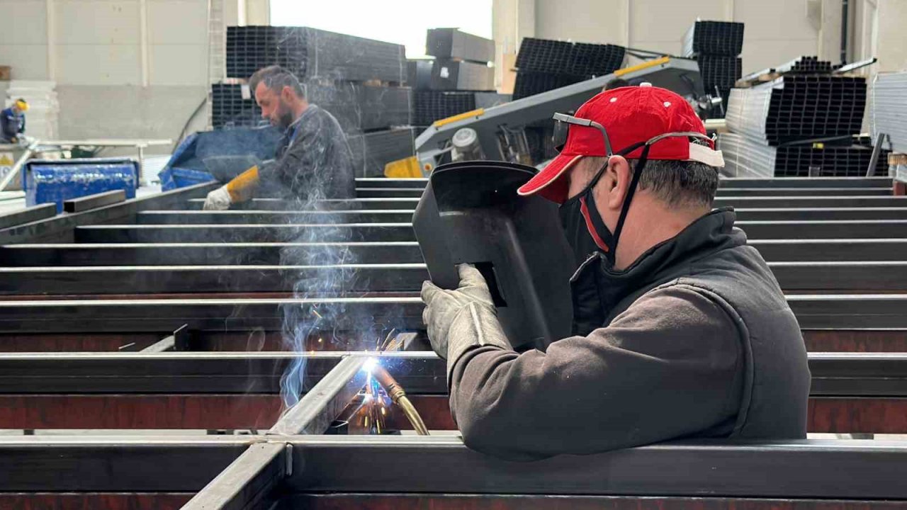 Deprem bölgelerinin seçim konteynerleri Düzce’de üretiliyor