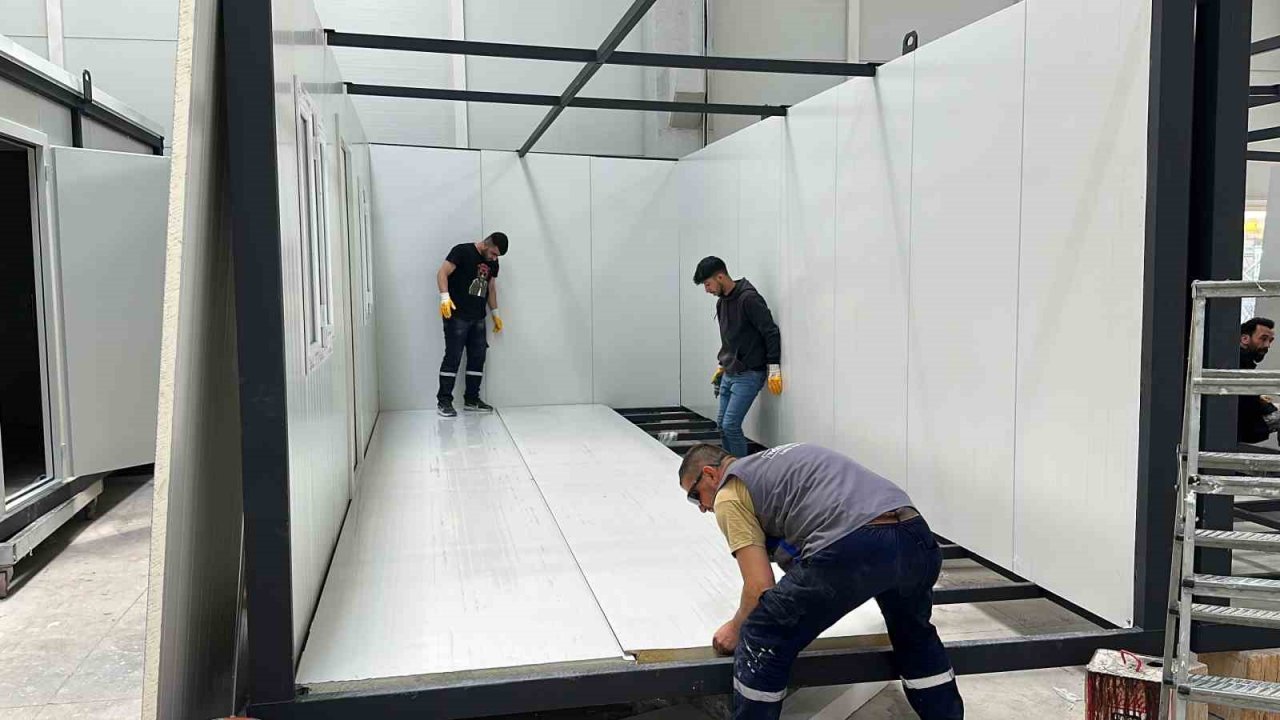 Deprem bölgelerinin seçim konteynerleri Düzce’de üretiliyor