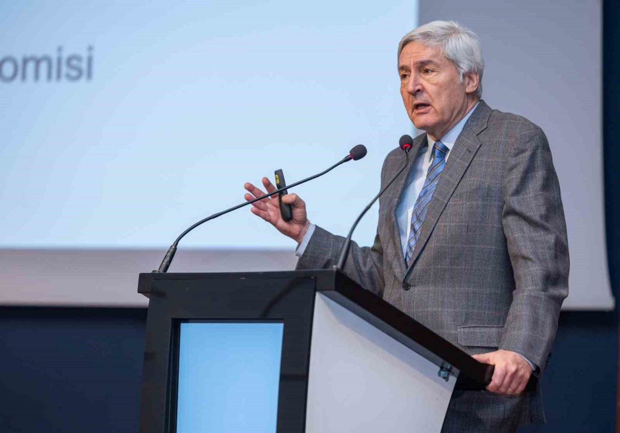 İzmir İktisat Kongresinin 100. yılında Türkiye ekonomisi konuşuldu