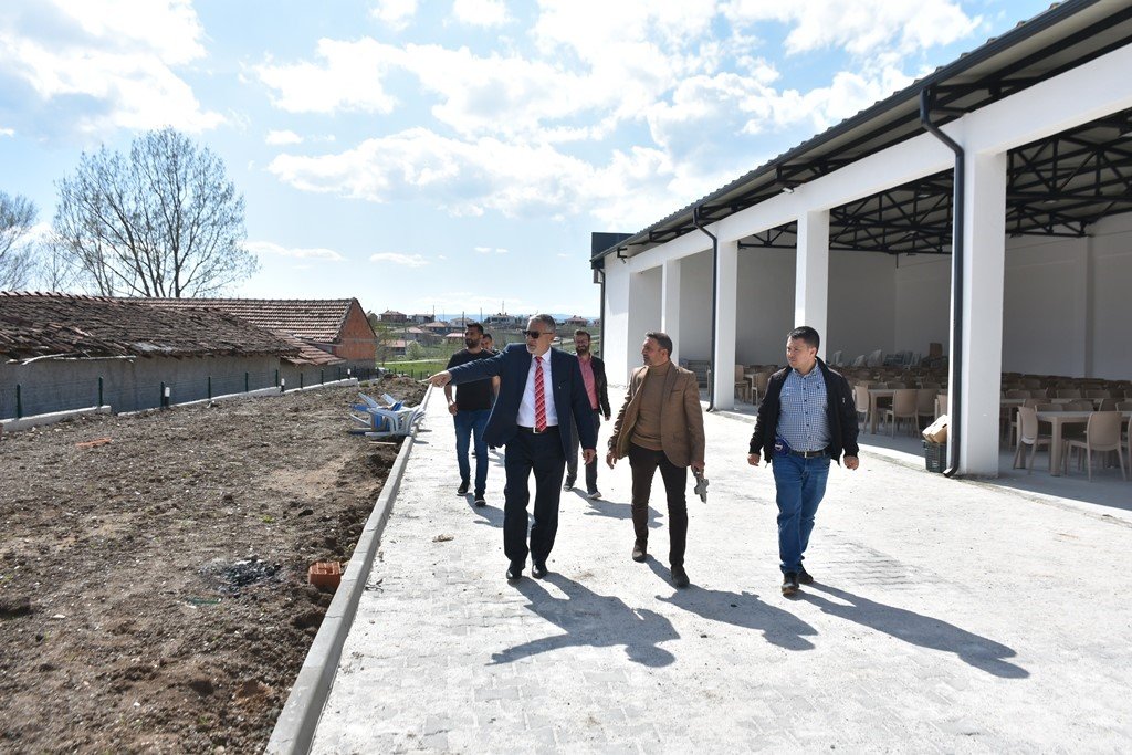 İnönü Kümbet Akpınar Mahallesindeki sosyal tesis projesinde hızla sona yaklaşılıyor