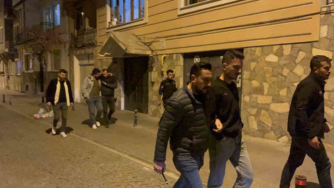 Cadde ortasında bıçaklı saldırıda Irak uyruklu 1 kişi yaralandı