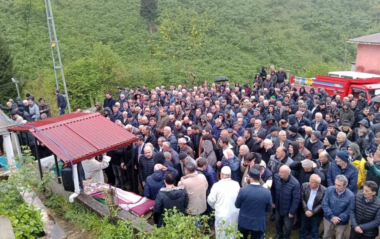 Trafik kazasında hayatını kaybeden eltiler toprağa verildi